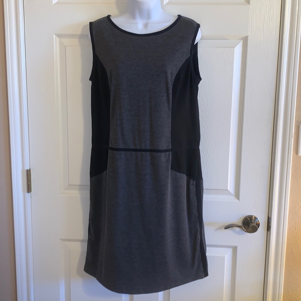 Sleeveless dress